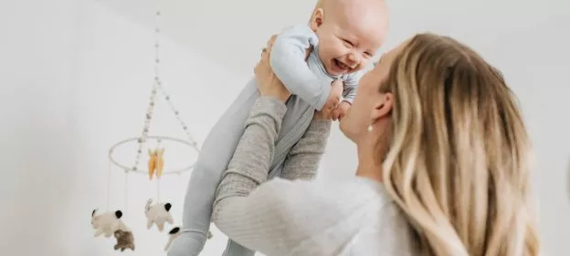 mynea femme porte bebe